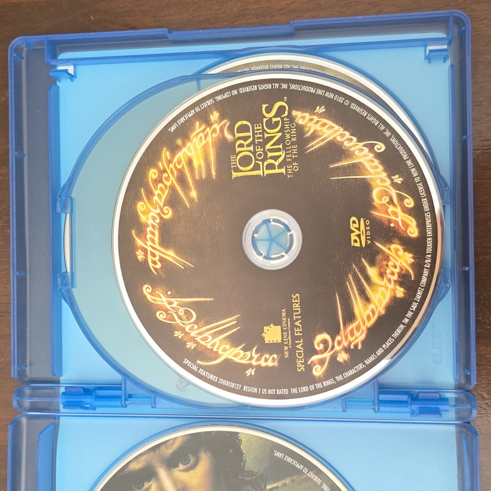 The Lord of the Rings Motion Picture Trilogy Blu Ray Box Set - Picture 6 of 8